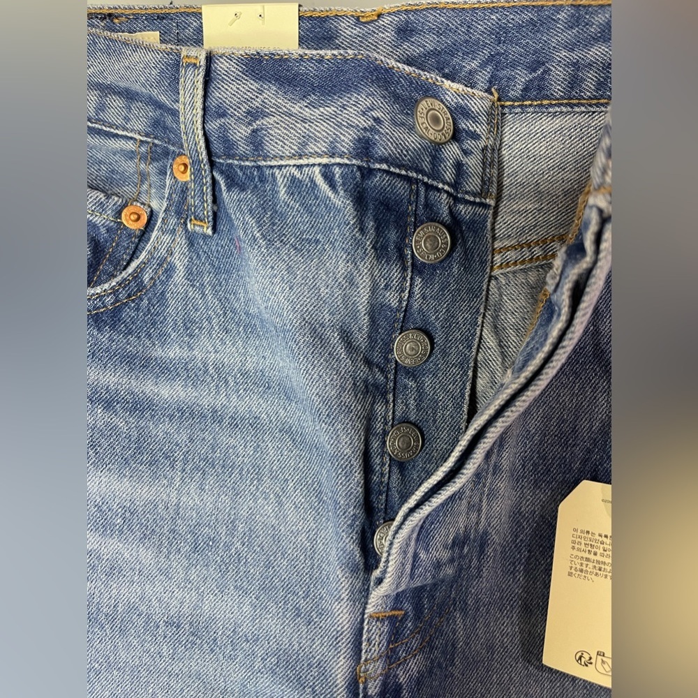 Women’s Levi’s 501 jeans. High‎ rise straight leg pant. NWT 29x32 medium wash​ - Picture 2 of 5